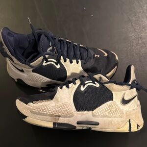 Nike Men's Black and White Athletic Shoes